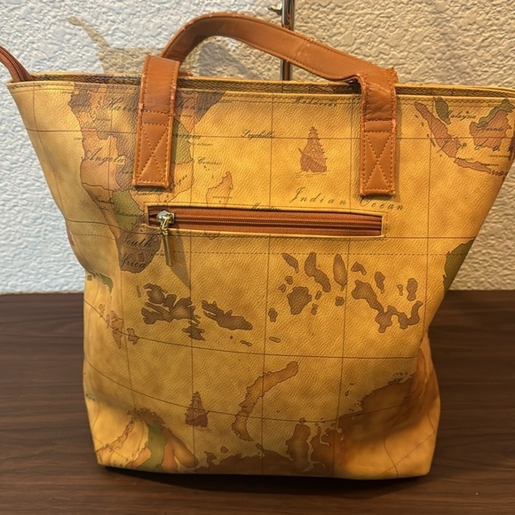 Prim Classe Shoulder Bag - Picture 6 of 13